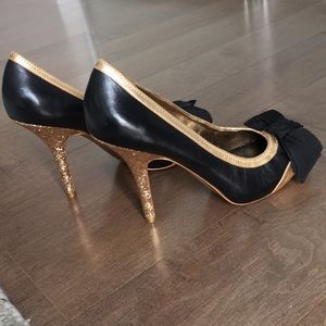DKNY Tina leather bow pumps